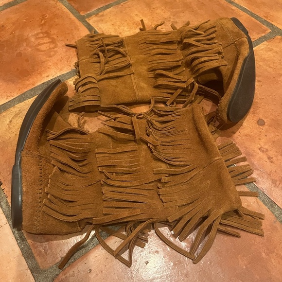 Minnetonka Shoes - Minnetonka Women's 3-Layer Fringe BOOTS